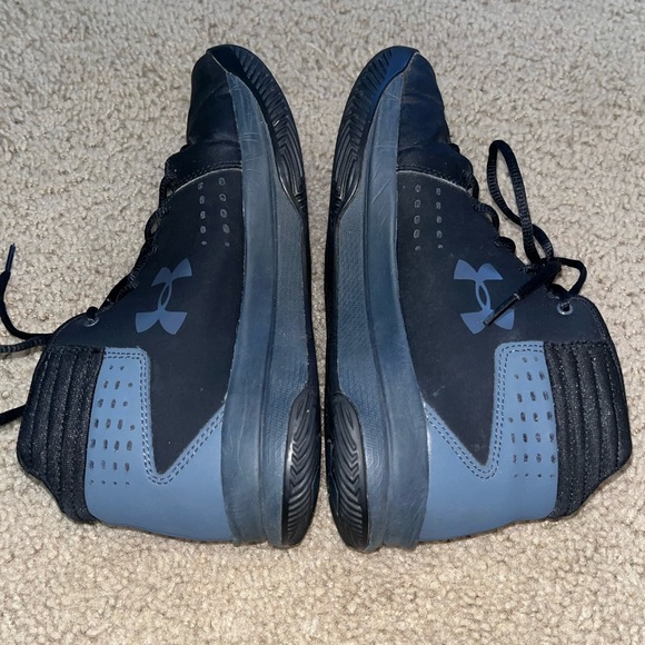 Boys 7Y black under armor basketball shoes - Picture 3 of 7